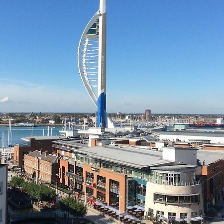 פורטסמות' Gunwharf Quays Harbour Apartments מראה חיצוני תמונה