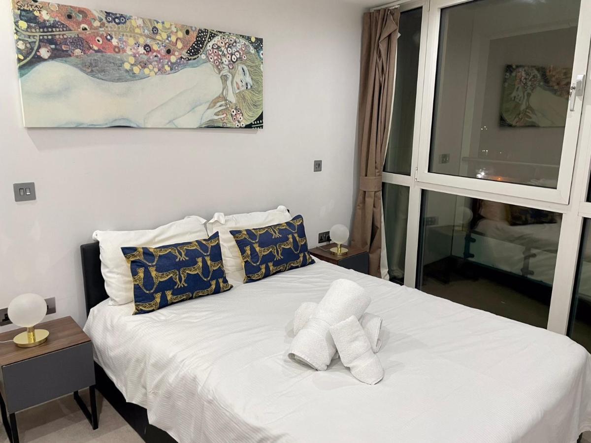 פורטסמות' Gunwharf Quays Harbour Apartments מראה חיצוני תמונה