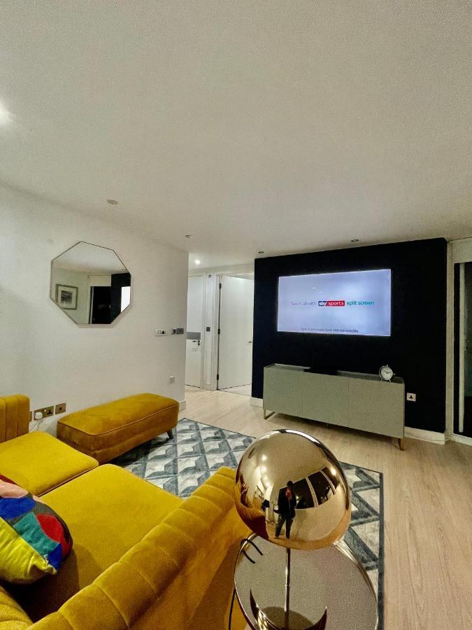 פורטסמות' Gunwharf Quays Harbour Apartments מראה חיצוני תמונה