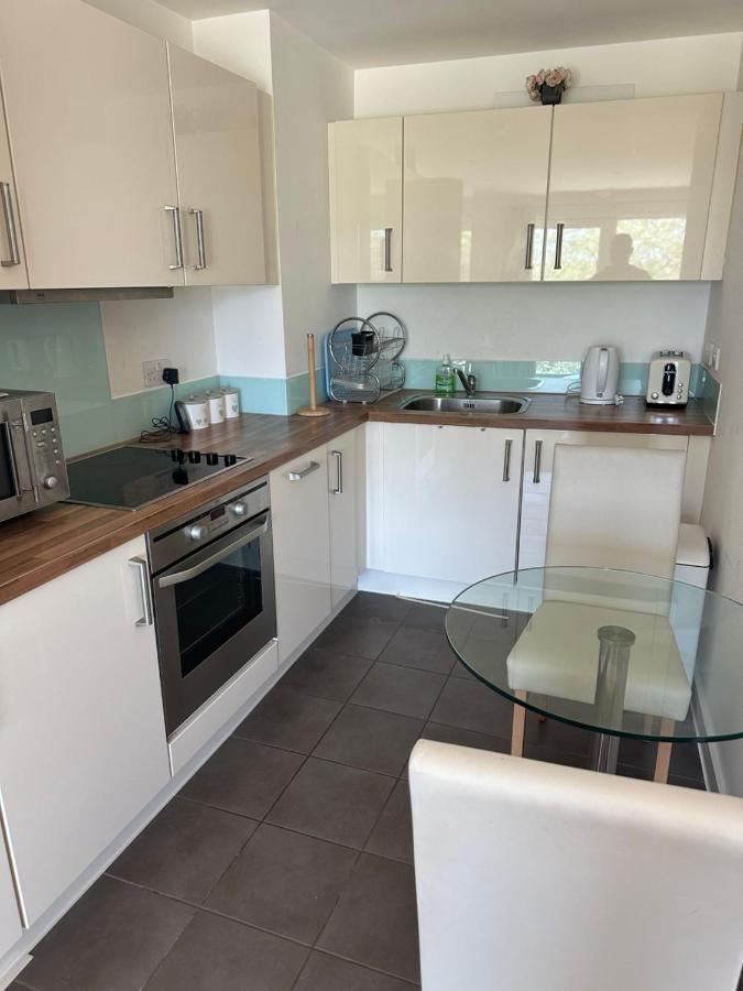 פורטסמות' Gunwharf Quays Harbour Apartments מראה חיצוני תמונה