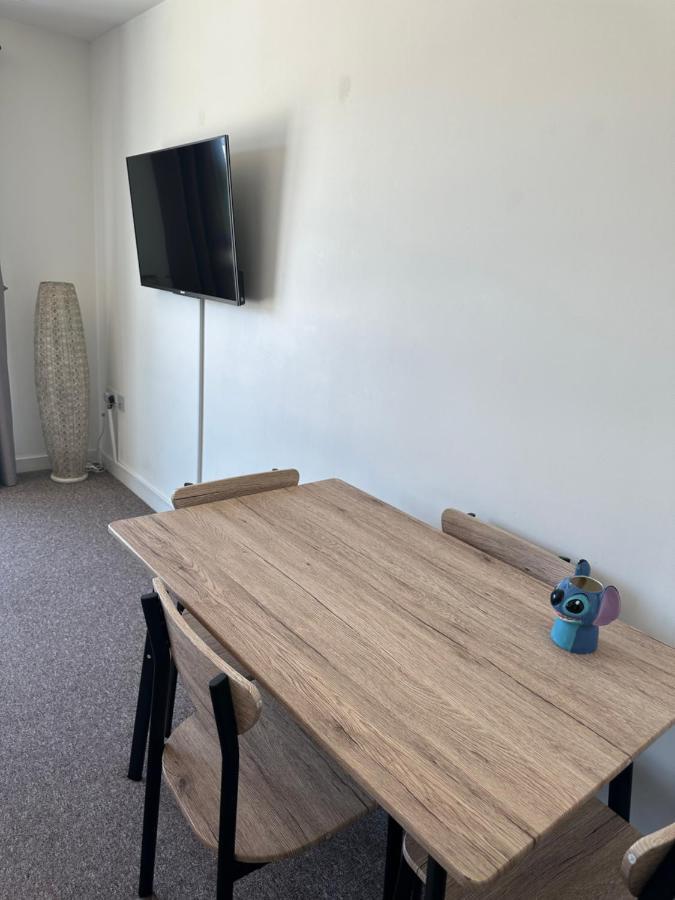 פורטסמות' Gunwharf Quays Harbour Apartments מראה חיצוני תמונה