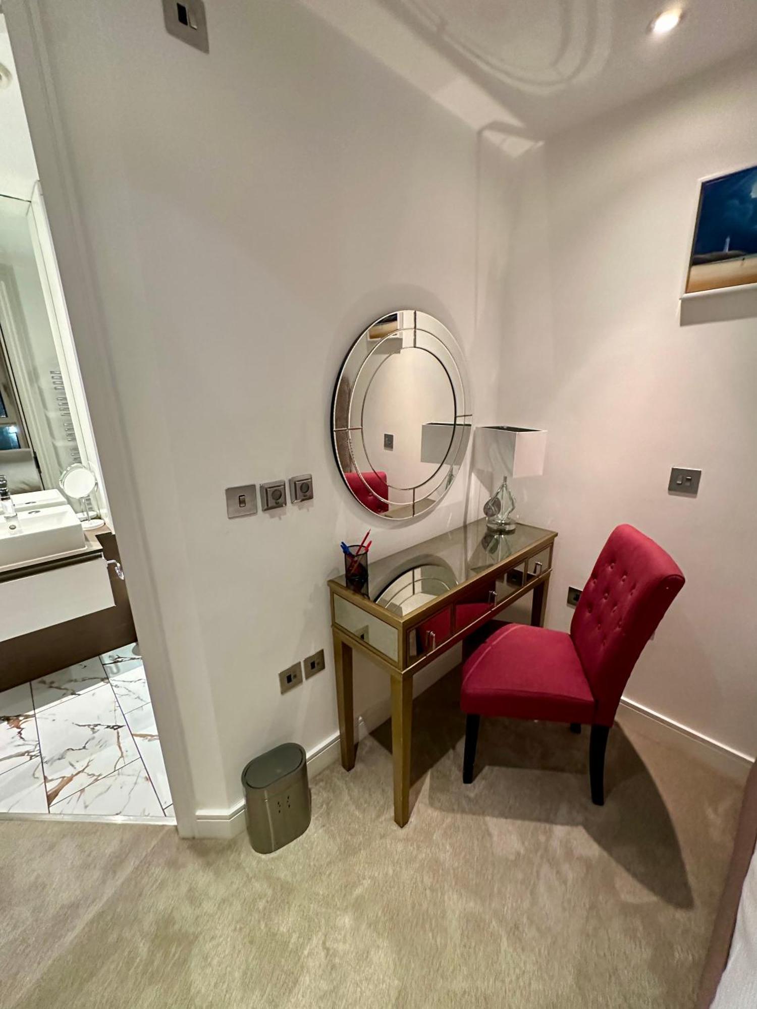 פורטסמות' Gunwharf Quays Harbour Apartments מראה חיצוני תמונה