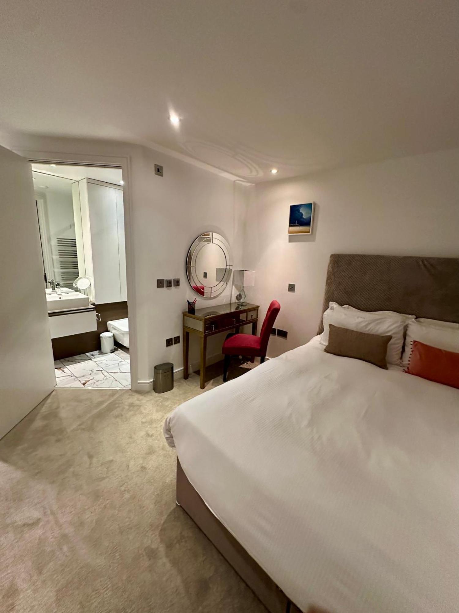 פורטסמות' Gunwharf Quays Harbour Apartments מראה חיצוני תמונה