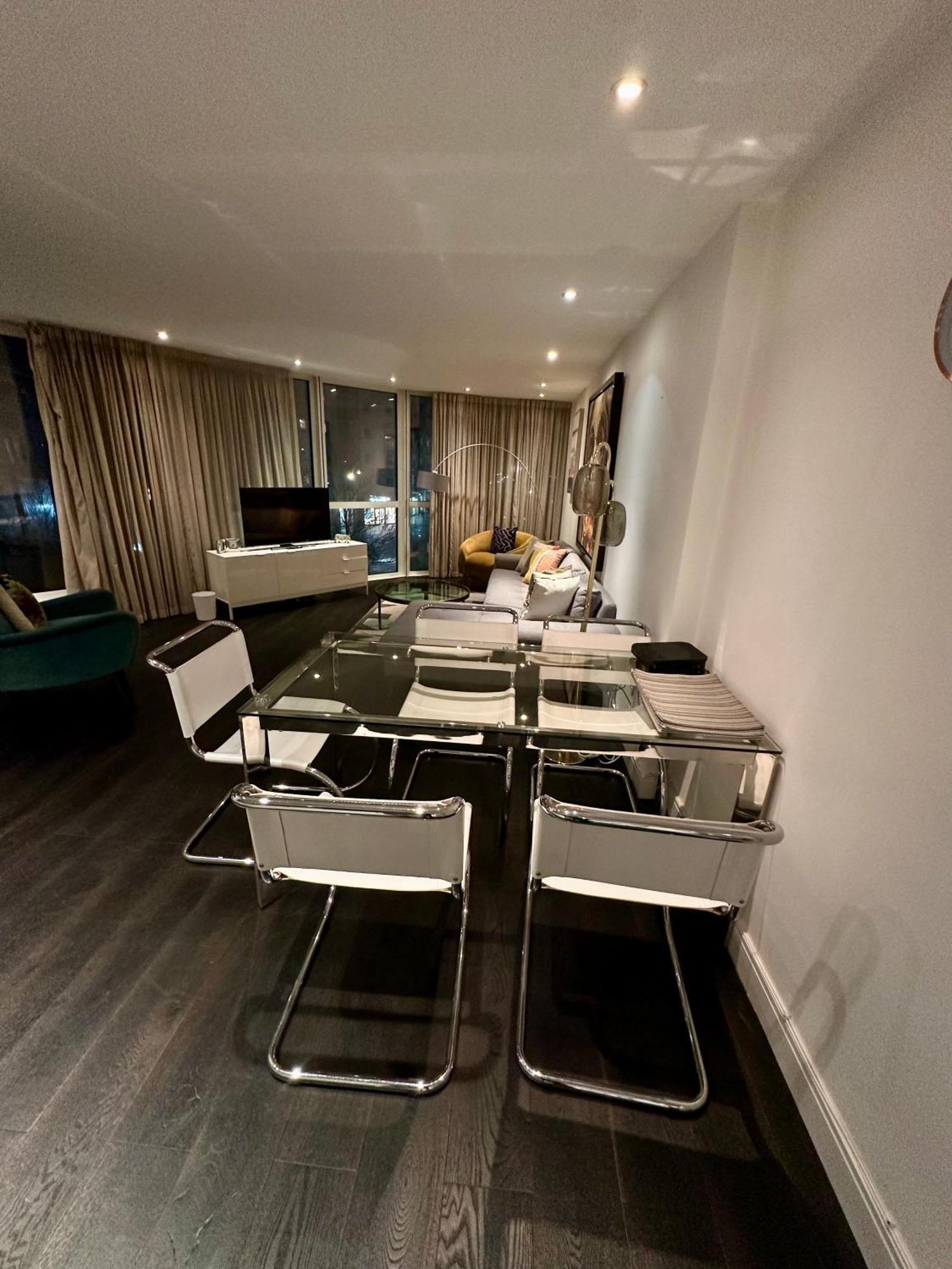 פורטסמות' Gunwharf Quays Harbour Apartments מראה חיצוני תמונה